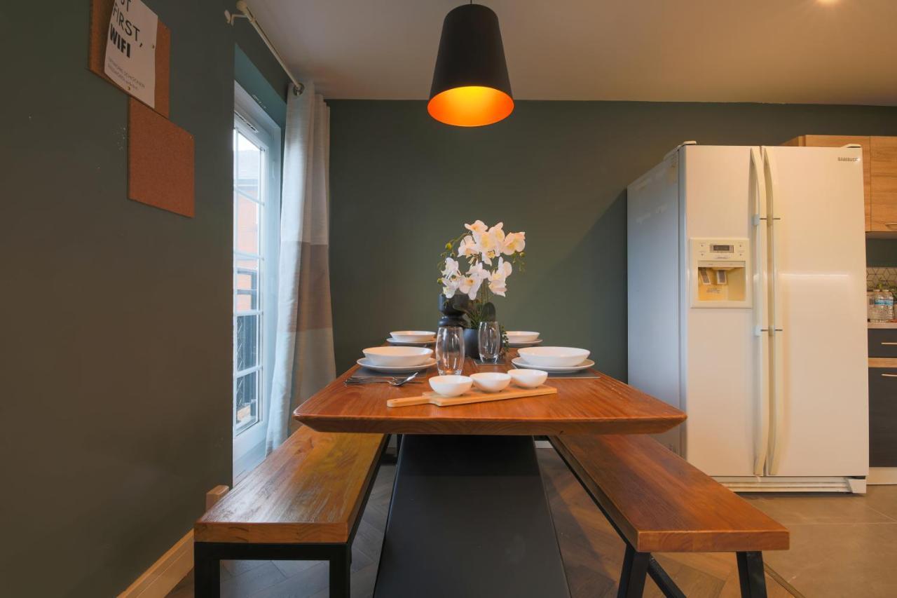Stayright Stylish Bay 2 Bed Apartment- Private Parking & 10 Mins To Bay & * Cardiff