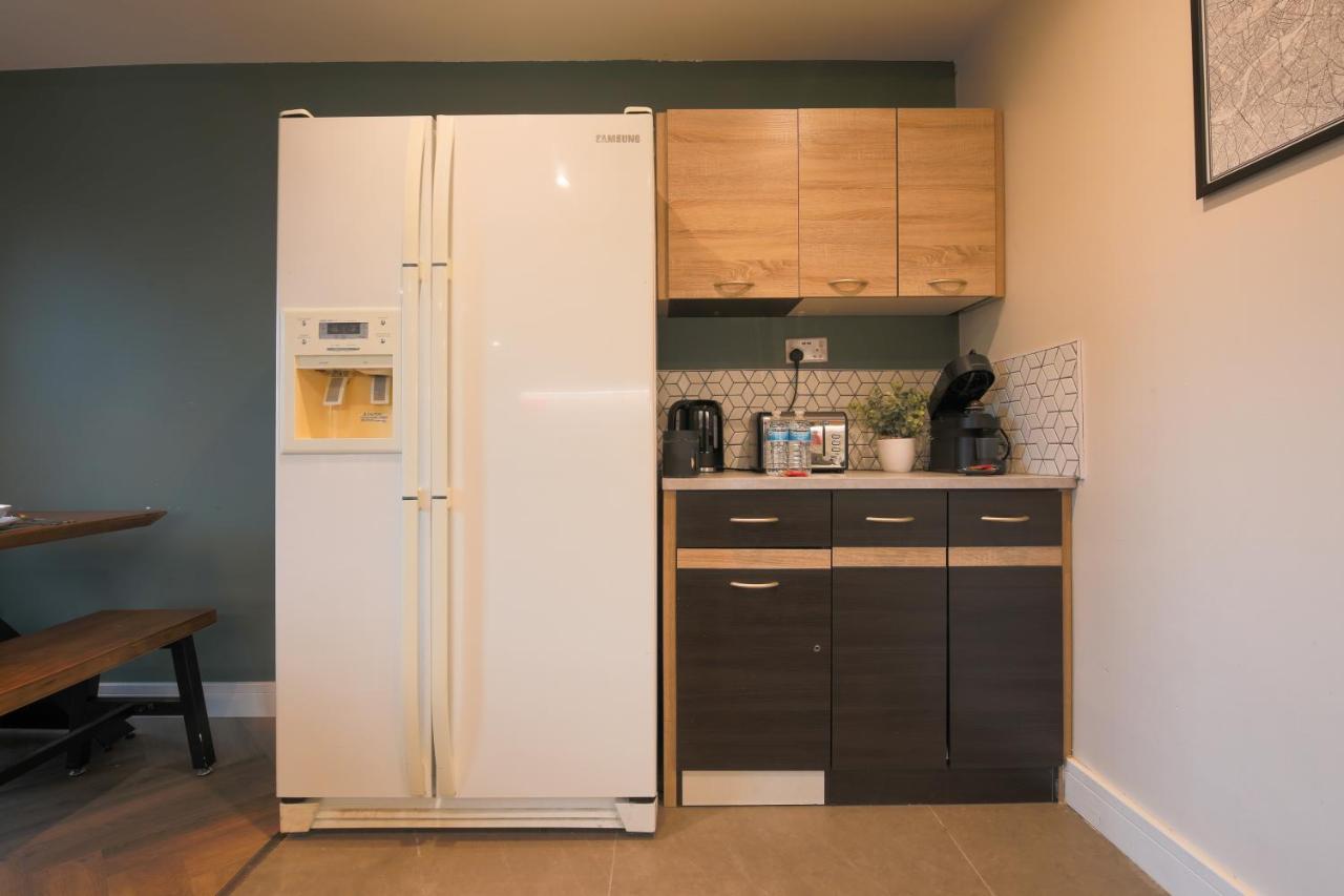 Stayright Stylish Bay 2 Bed Apartment- Private Parking & 10 Mins To Bay &