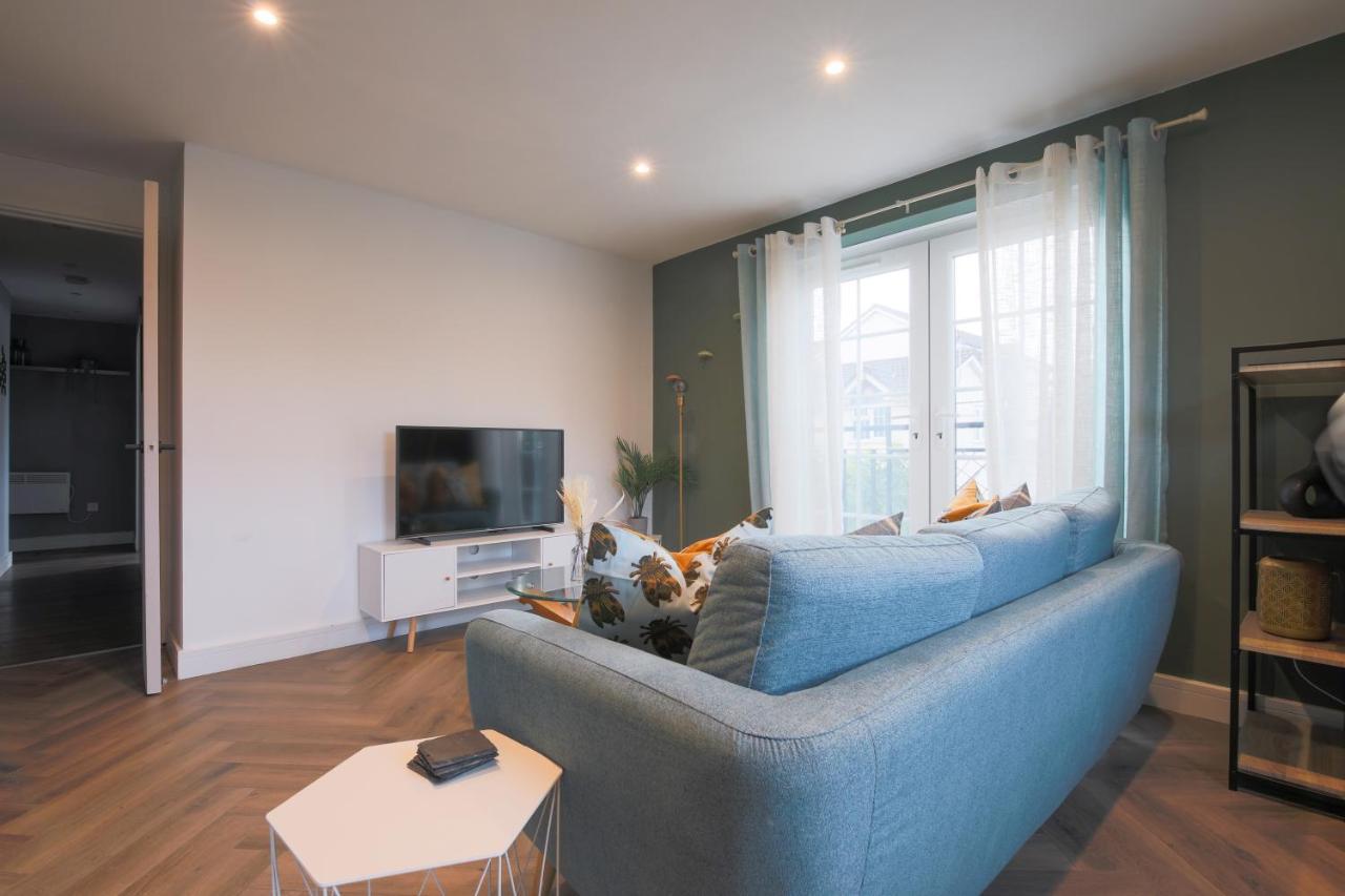 Stayright Stylish Bay 2 Bed Apartment- Private Parking & 10 Mins To Bay & Cardiff