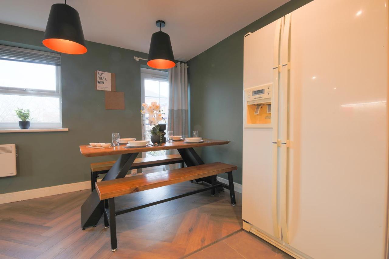 Stayright Stylish Bay 2 Bed Apartment- Private Parking & 10 Mins To Bay & Apartment *