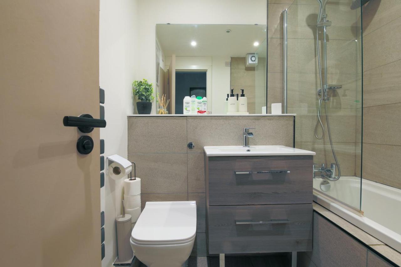 Stayright Stylish Bay 2 Bed Apartment- Private Parking & 10 Mins To Bay & Apartment *