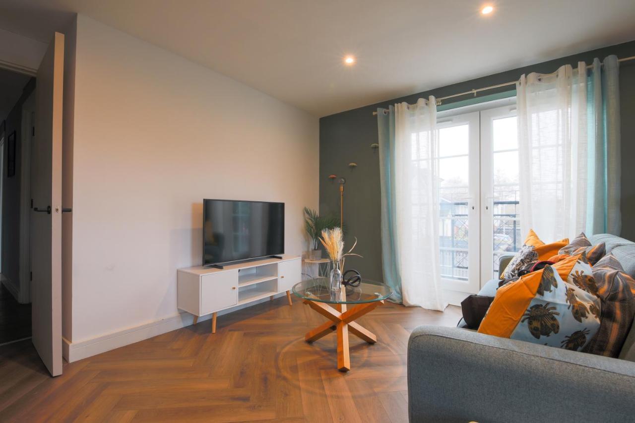 Stayright Stylish Bay 2 Bed Apartment- Private Parking & 10 Mins To Bay & * Cardiff