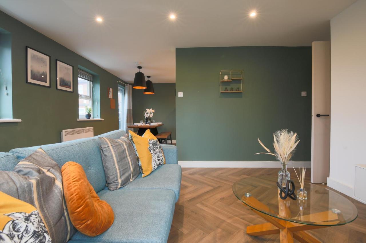 Stayright Stylish Bay 2 Bed Apartment- Private Parking & 10 Mins To Bay & Apartment *
