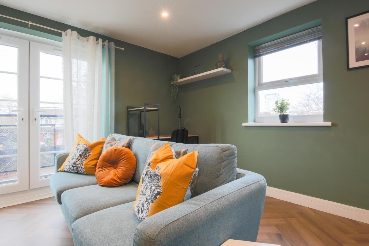 Stayright Stylish Bay 2 Bed Apartment- Private Parking & 10 Mins To Bay & Apartment
