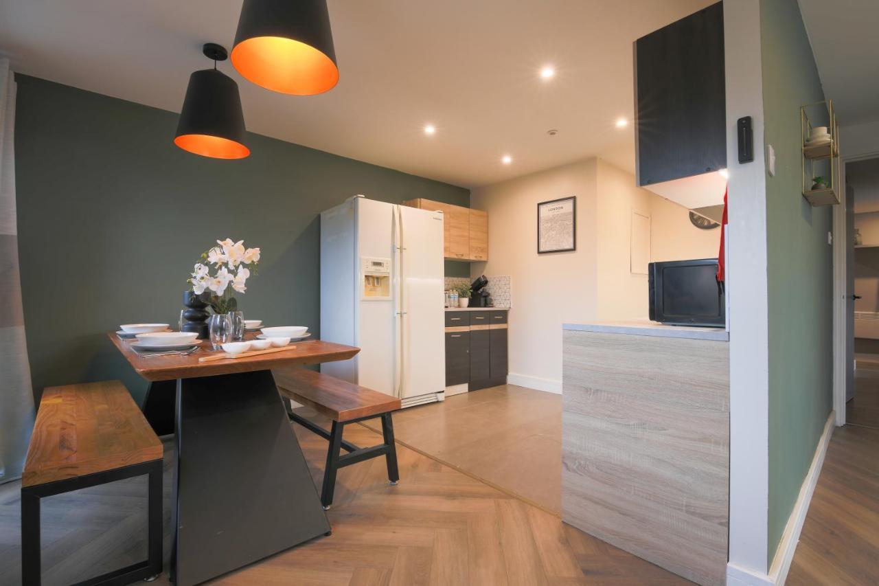 Stayright Stylish Bay 2 Bed Apartment- Private Parking & 10 Mins To Bay & Apartment *