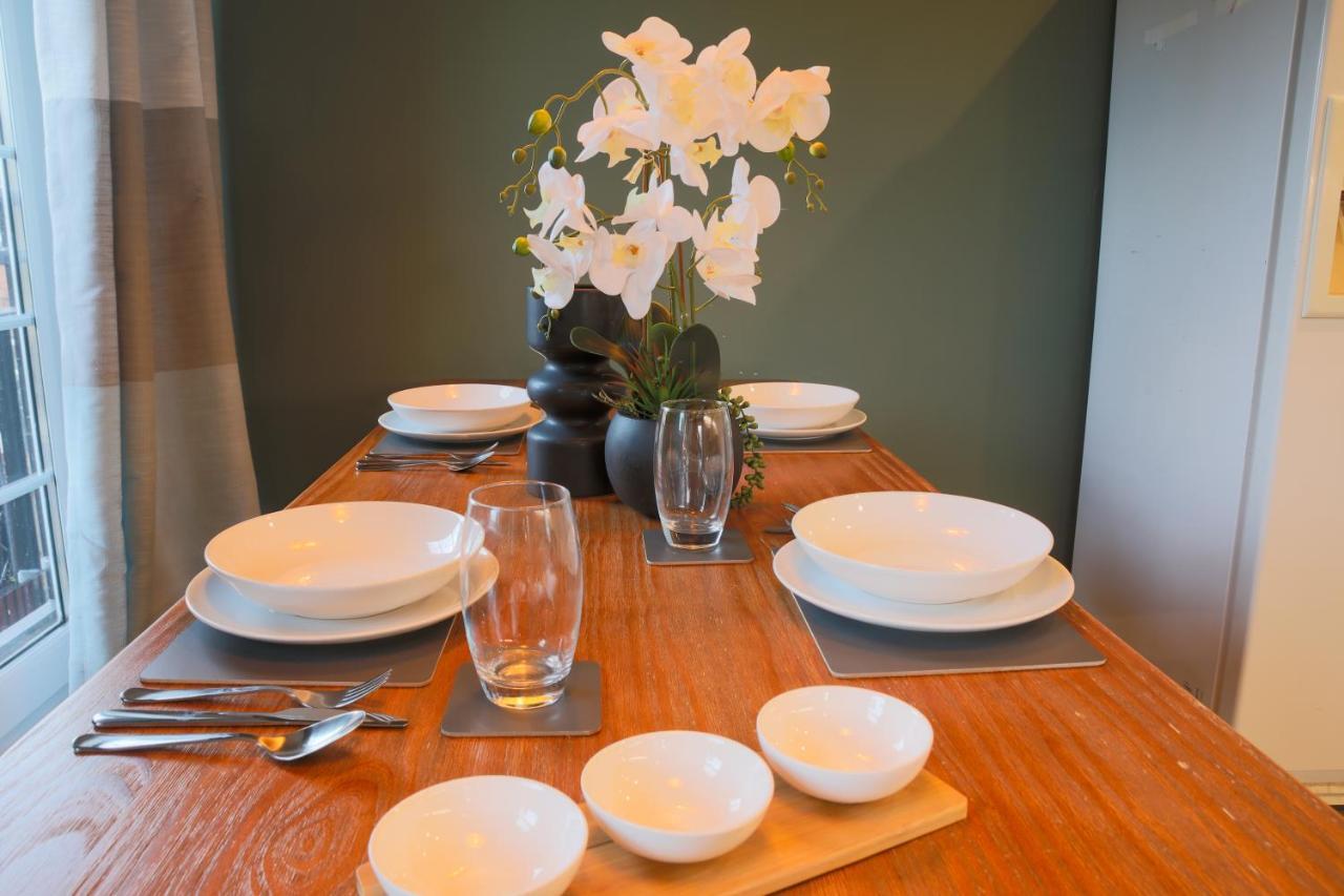 Stayright Stylish Bay 2 Bed Apartment- Private Parking & 10 Mins To Bay &