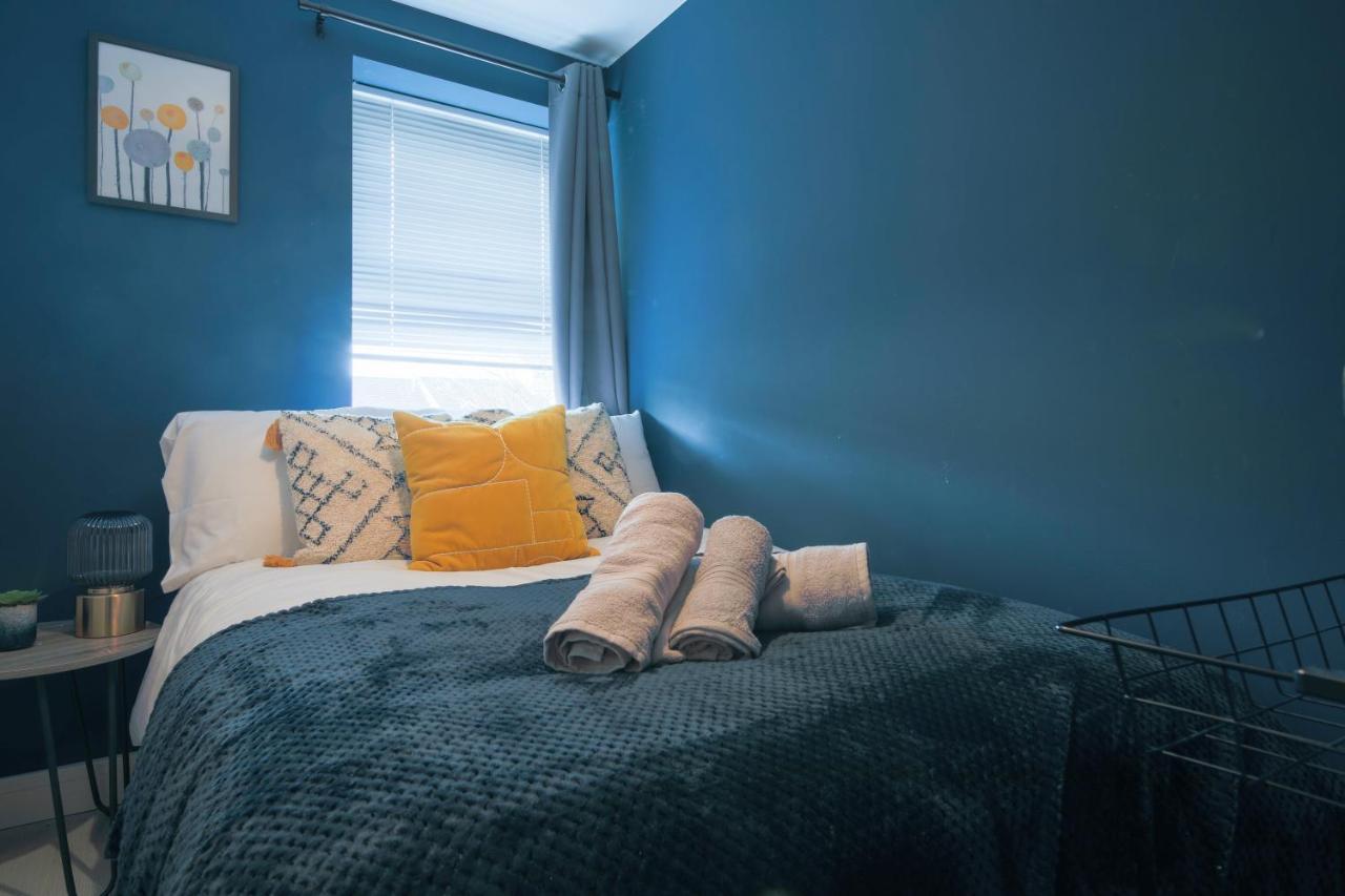 Stayright Stylish Bay 2 Bed Apartment- Private Parking & 10 Mins To Bay & * Cardiff