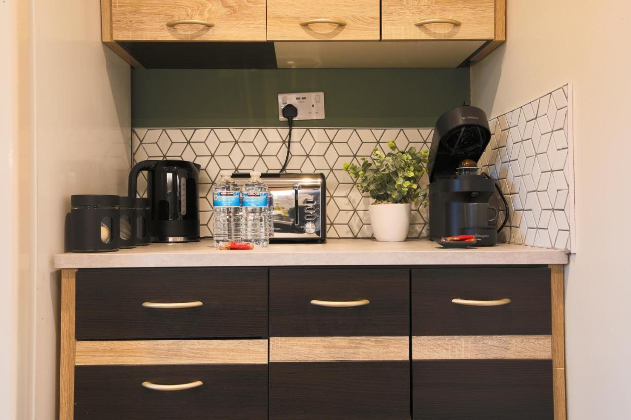 Stayright Stylish Bay 2 Bed Apartment- Private Parking & 10 Mins To Bay & Apartment *