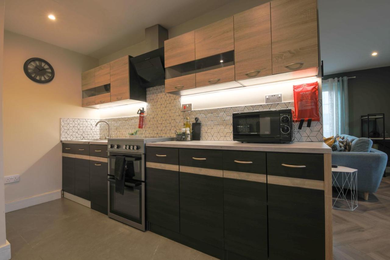 Stayright Stylish Bay 2 Bed Apartment- Private Parking & 10 Mins To Bay & Apartment *
