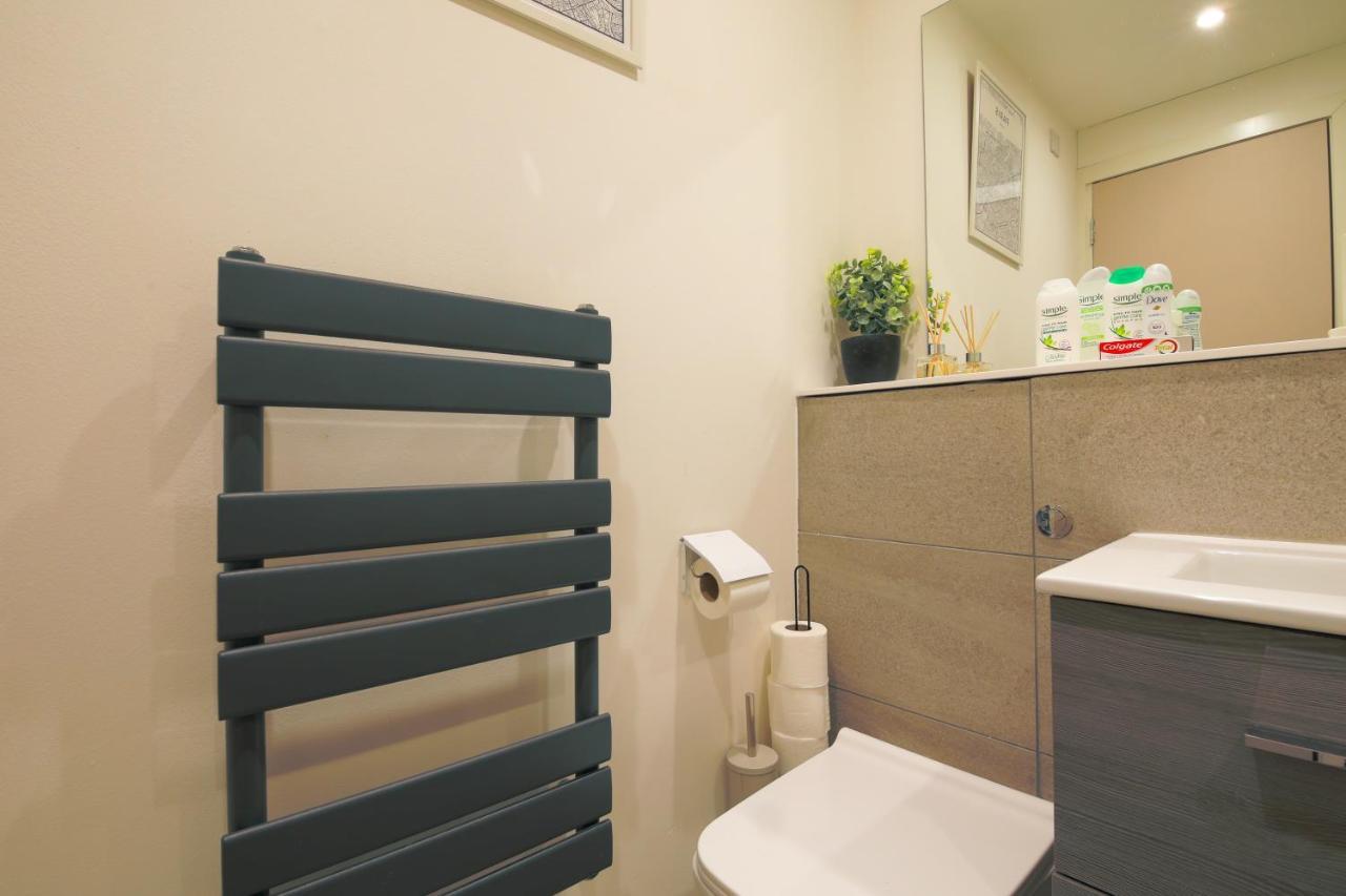Stayright Stylish Bay 2 Bed Apartment- Private Parking & 10 Mins To Bay &