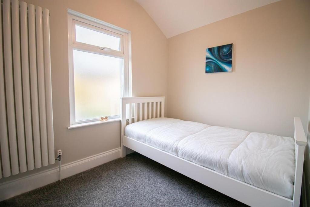 Burnaby's Home, By Host, Free On Street Parking * Cardiff