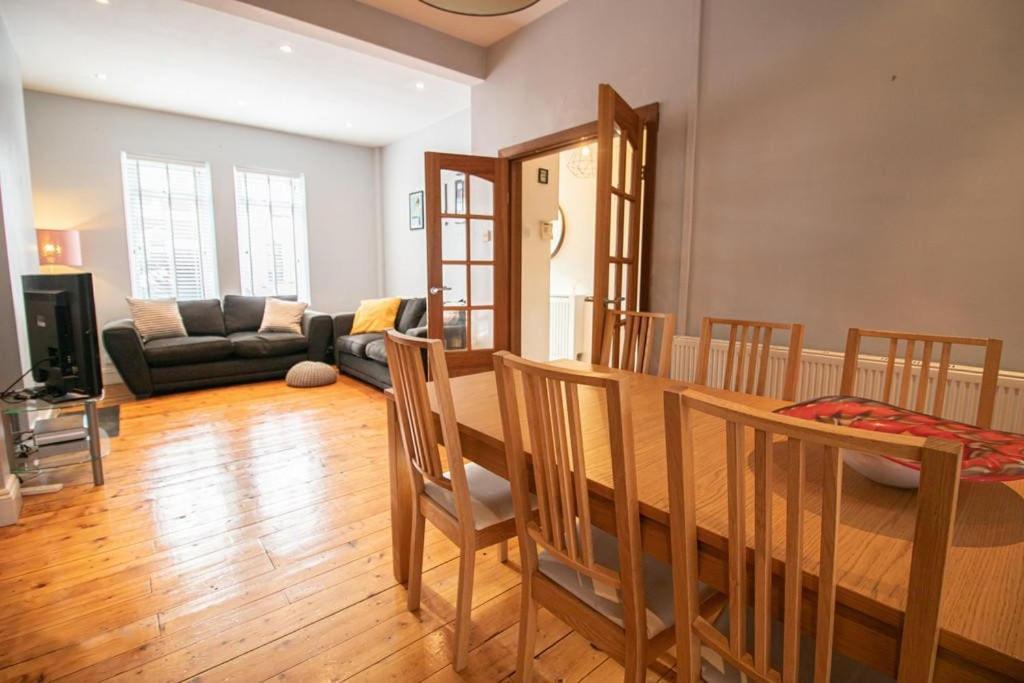 Burnaby's Home, By Host, Free On Street Parking *