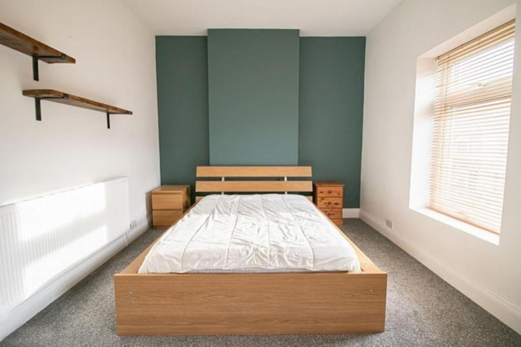Burnaby's Home, By Host, Free On Street Parking * Cardiff