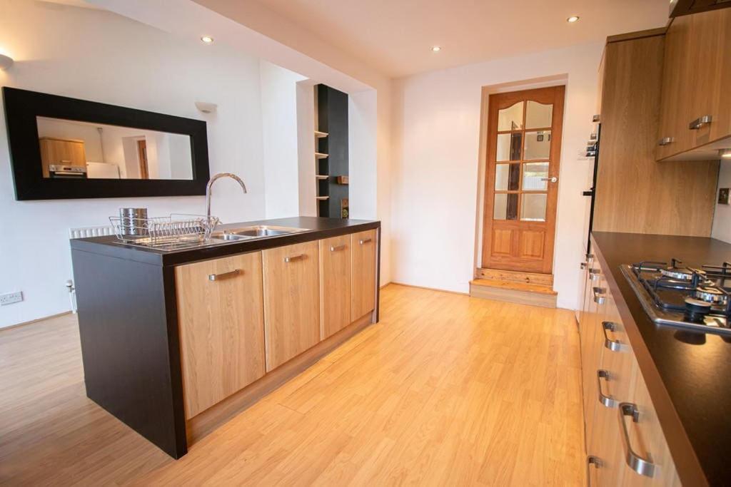 Burnaby's Home, By Host, Free On Street Parking Cardiff