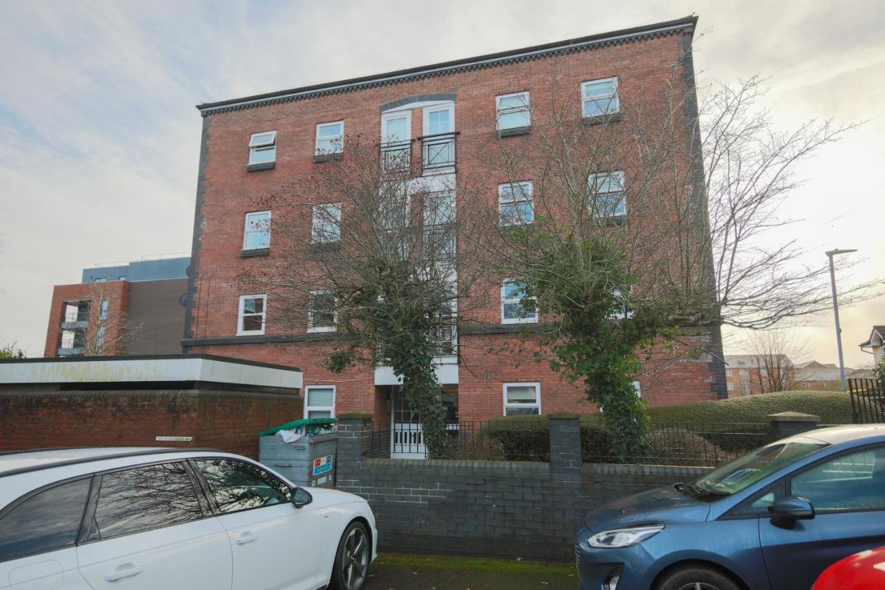 Stayright Stylish Bay 2 Bed Apartment- Private Parking & 10 Mins To Bay & Apartment *