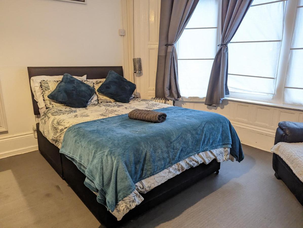 1 Bedroom In A Supurb Area Of