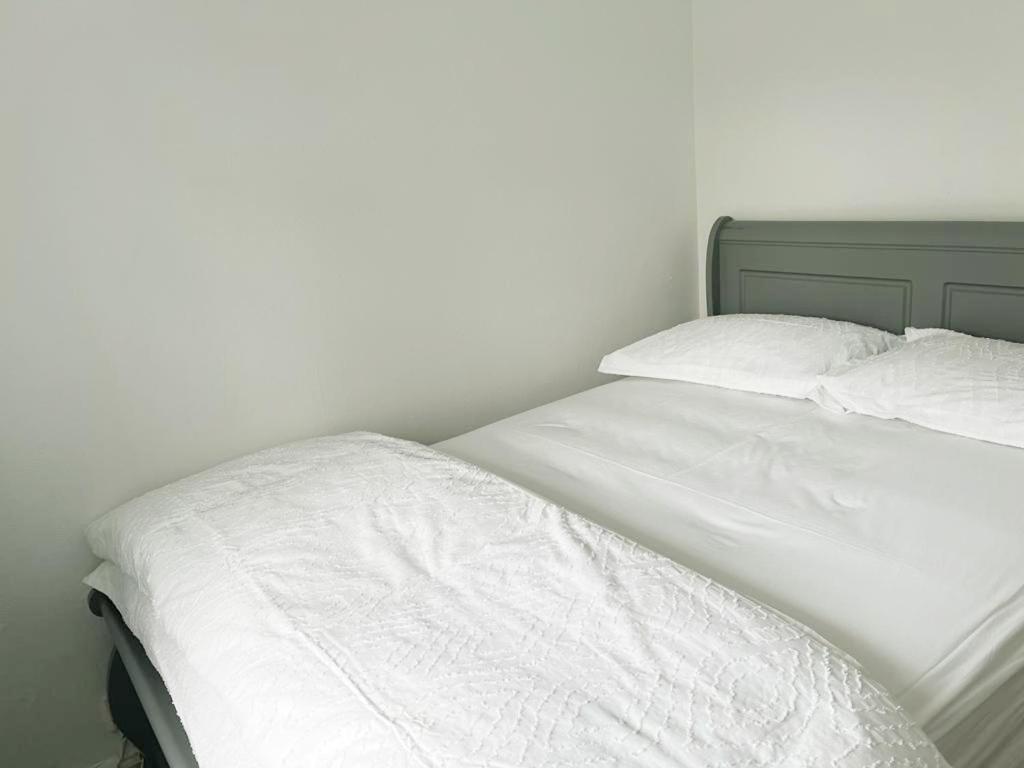 Blessings Of Peace Away From Homestay Cardiff