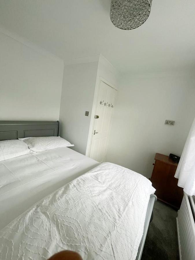 Blessings Of Peace Away From Homestay Cardiff
