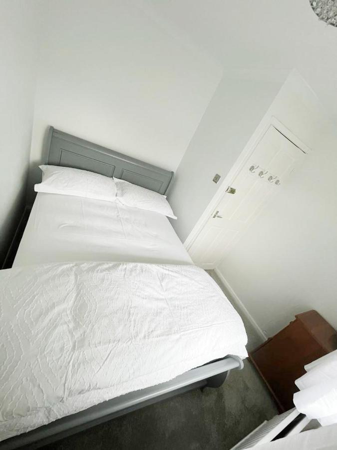 Blessings Of Peace Away From Homestay Cardiff