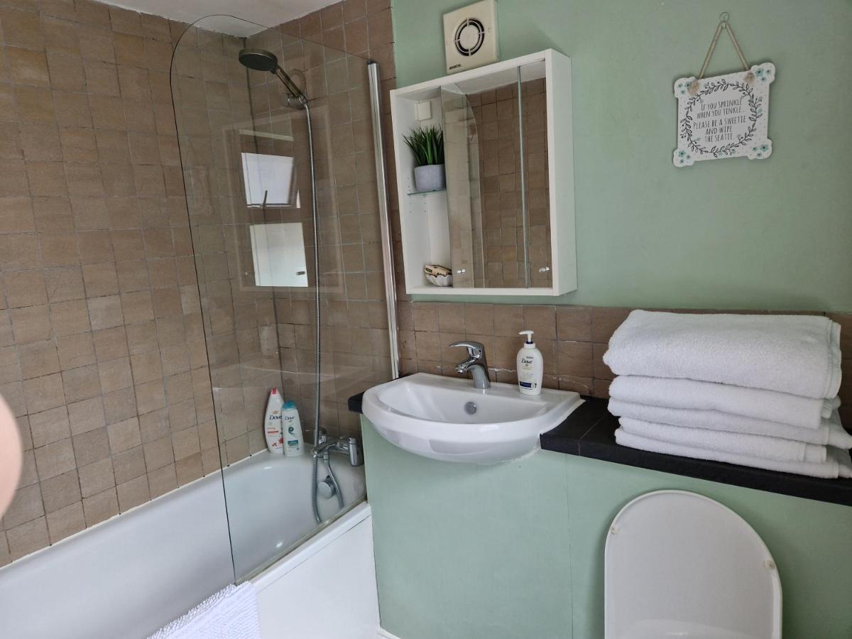 Tynant House- Modern 3 Bed House- Centre And Free Parking *