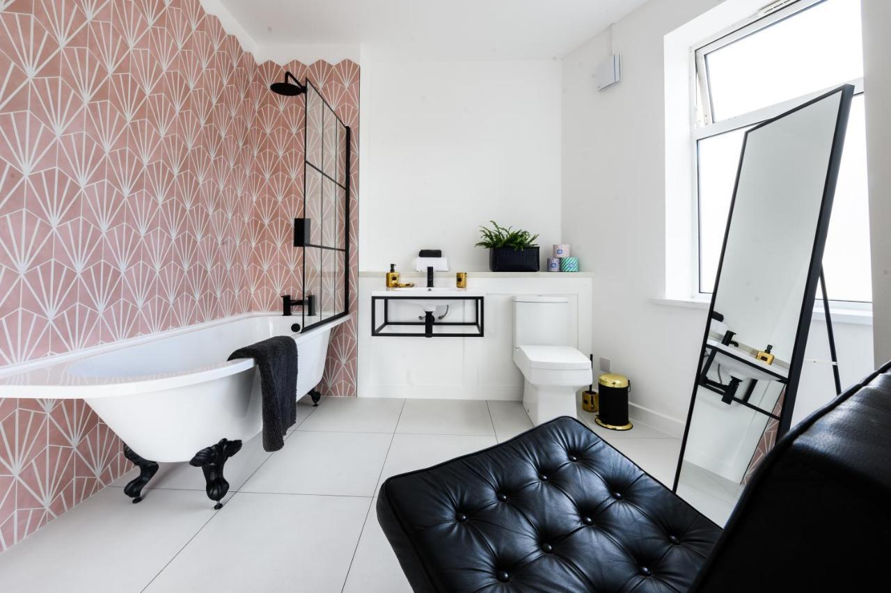 Neighbourhood Bedrooms Apartment *
