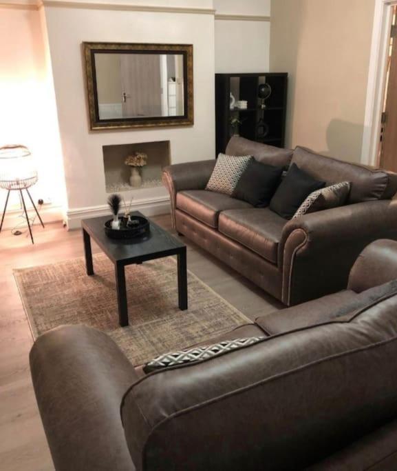 Large Three Bedroom With Roof Terrace Near Centre Cardiff