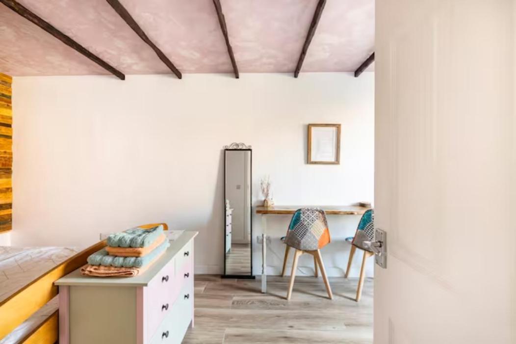 Guest house Bedroom With Kitchenette, Private Bathroom And Parking