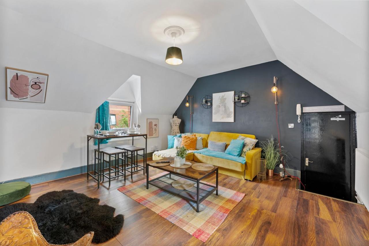 Apartment Spacious Serenity- Stylish 6-person Flat