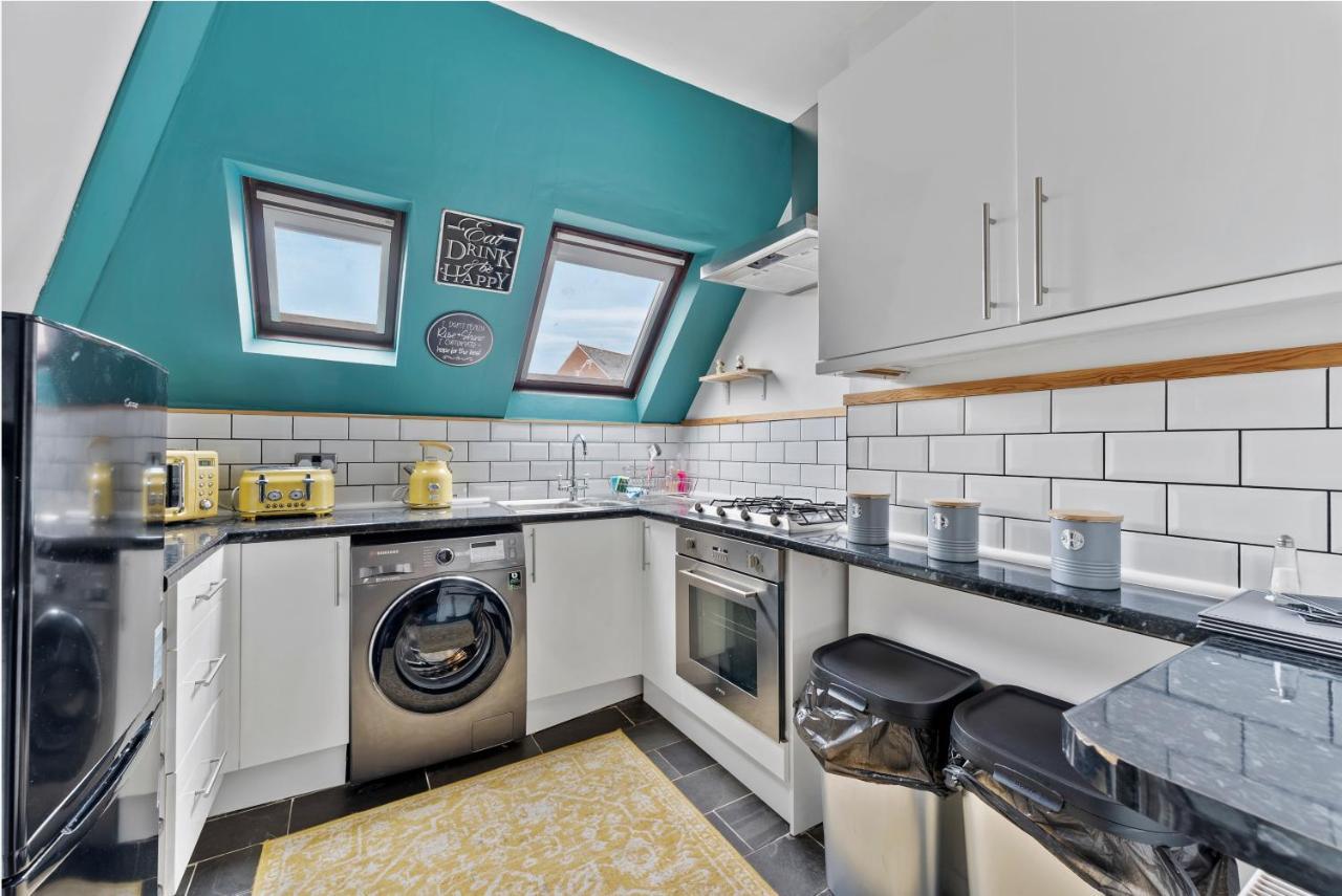 Apartment Spacious Serenity- Stylish 6-person Flat Cardiff