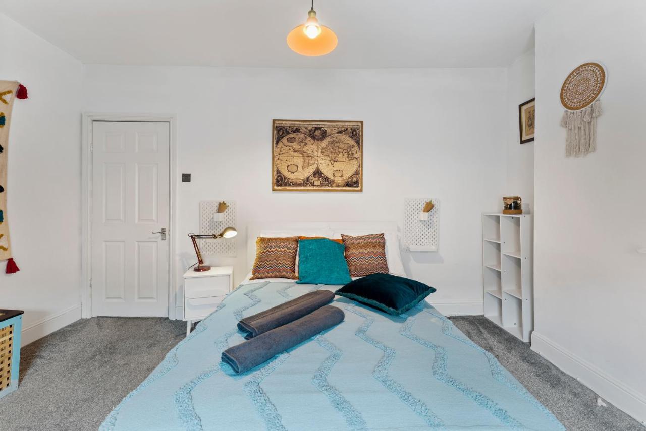 Spacious Serenity- Stylish 6-person Flat Cardiff