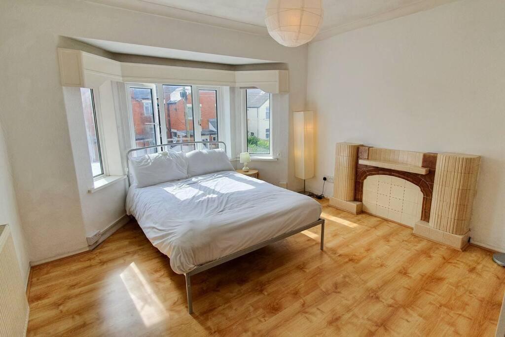 Free Parking-central Location Apartment