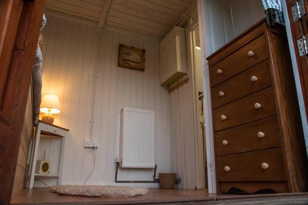 Shepherds Hut In Enclosed Field Chalet *