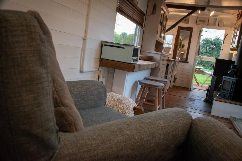 Chalet Shepherds Hut In Enclosed Field
