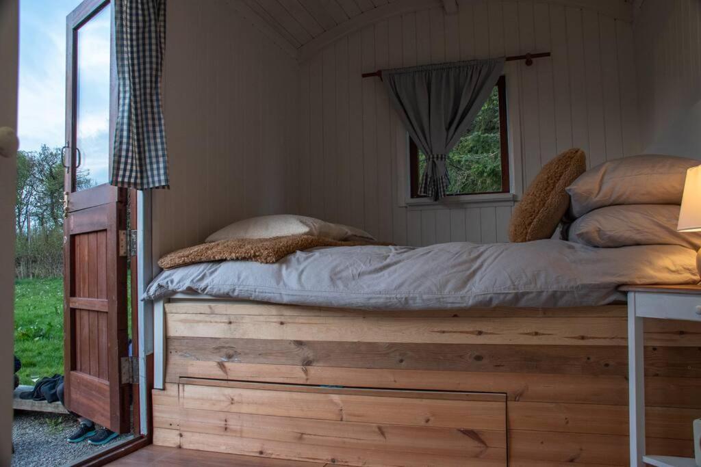 Shepherds Hut In Enclosed Field Chalet