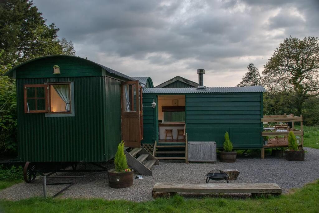 Chalet Shepherds Hut In Enclosed Field