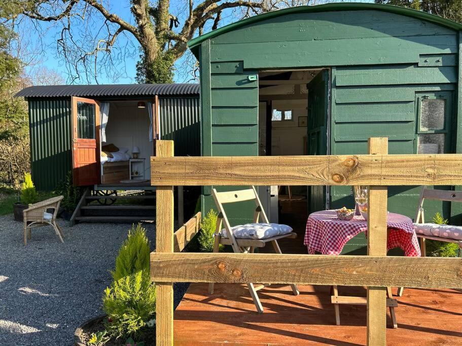Shepherds Hut In Enclosed Field Chalet *