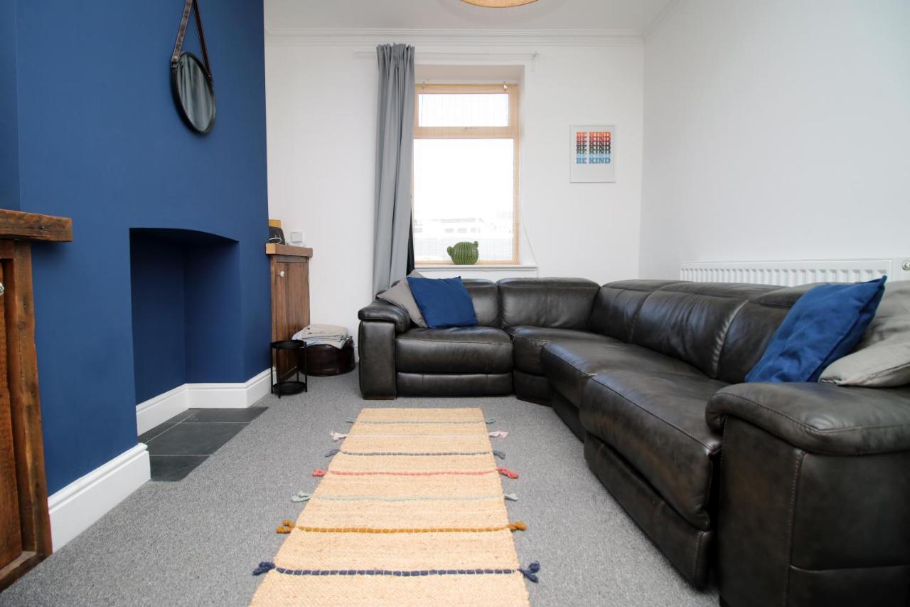 - 3 Bedroom - Free Parking - Walk To Shopping Town Centre And Castle * Cardiff