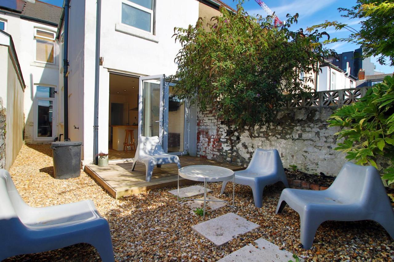 - 3 Bedroom - Free Parking - Walk To Shopping Town Centre And Castle Holiday home