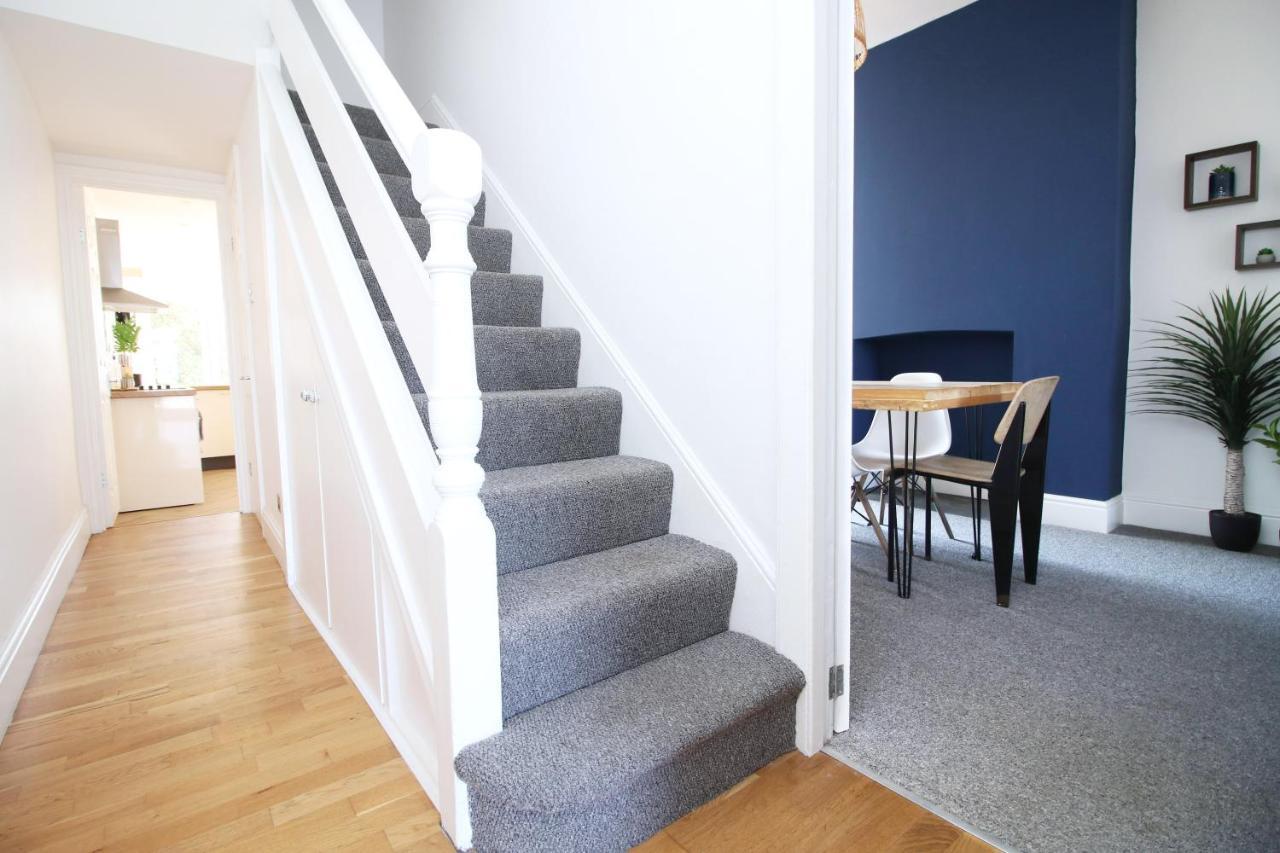 - 3 Bedroom - Free Parking - Walk To Shopping Town Centre And Castle Holiday home