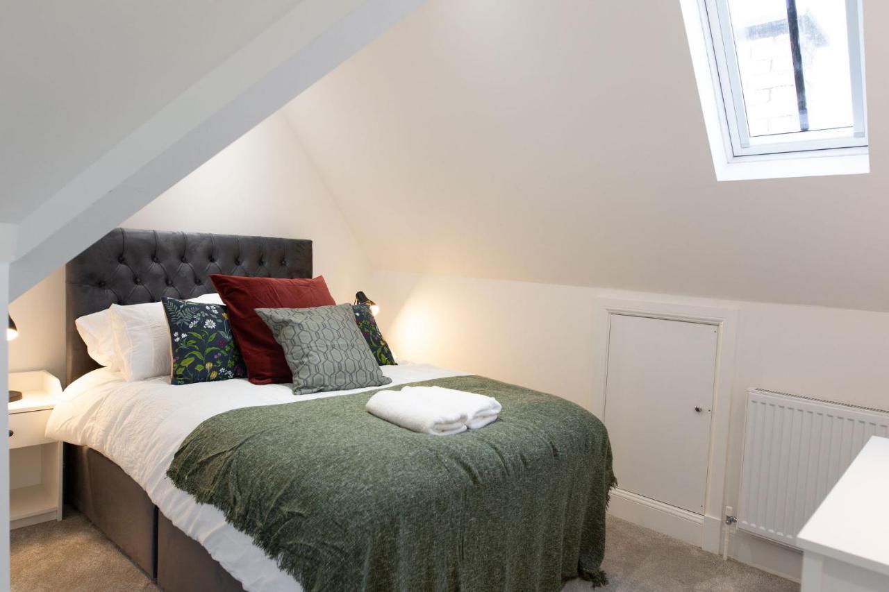 Stayright Flats In With Designated Parking * Cardiff