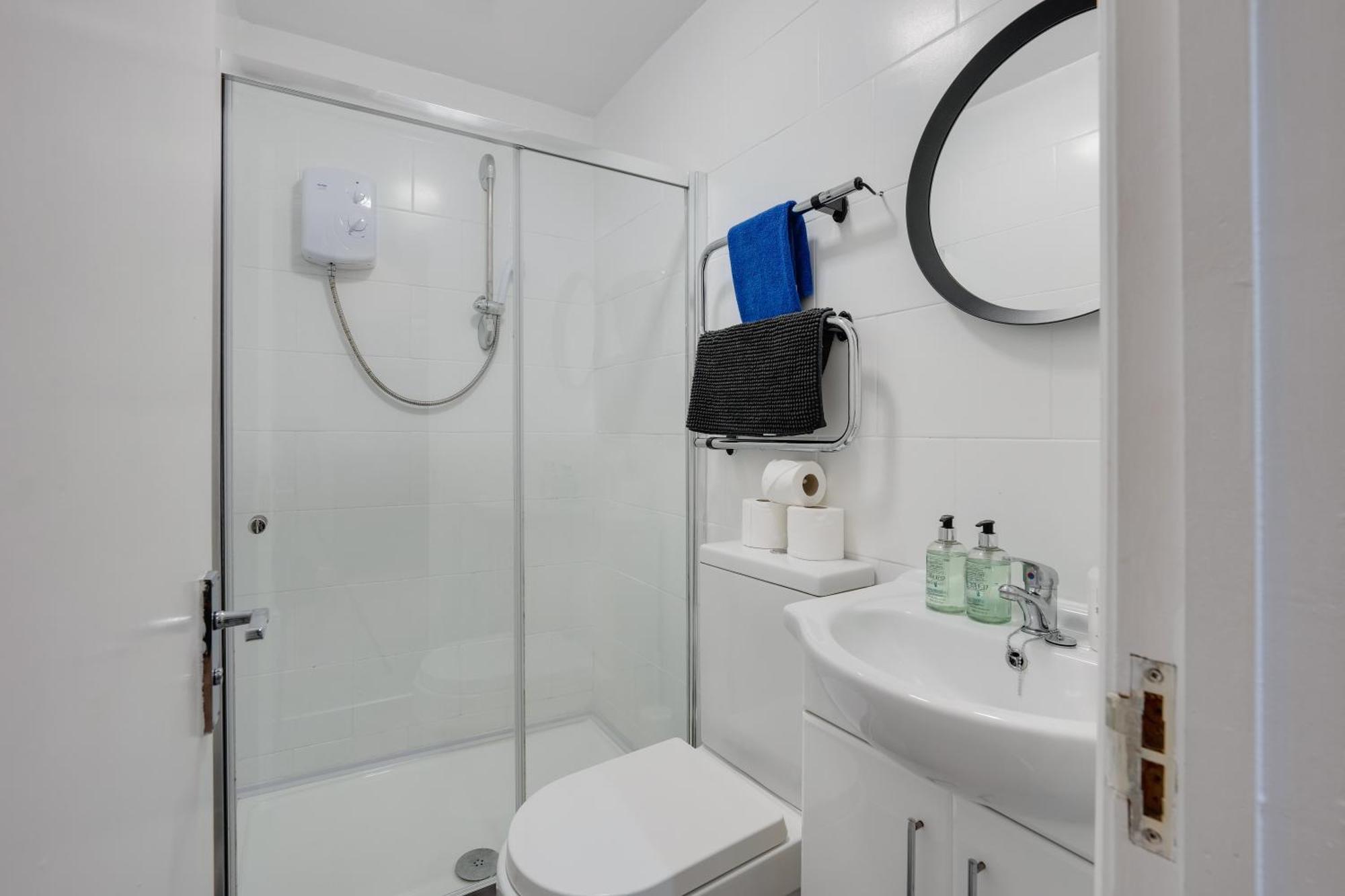 Duplex For Up To 13 Near Centre Cardiff