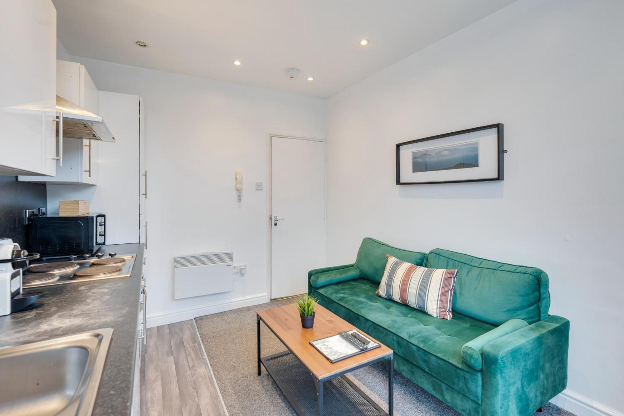 Apartment 2 Bedroom Near Centre, Uni & Parks! *
