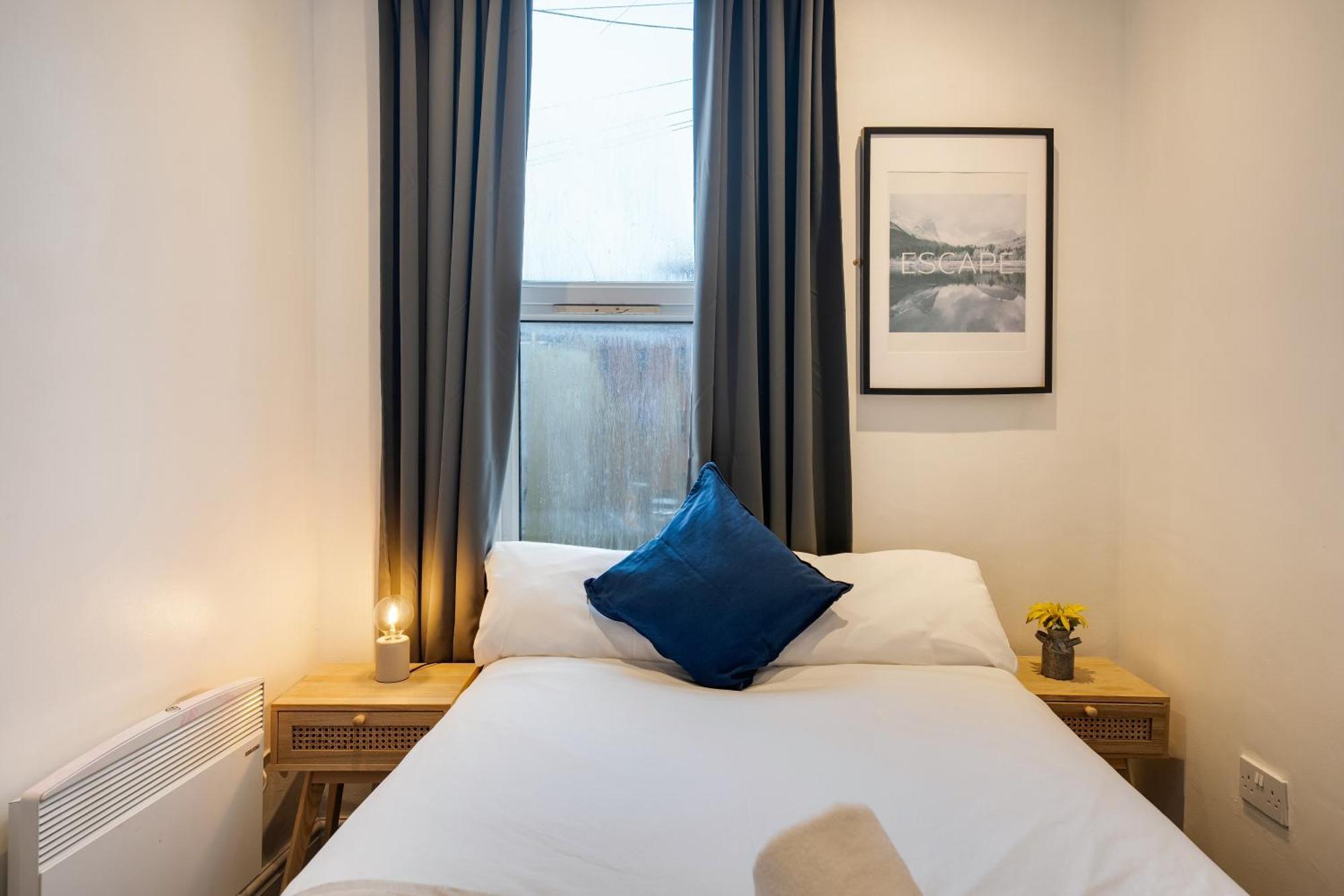 Apartment 2 Bedroom Near Centre, Uni & Parks! *
