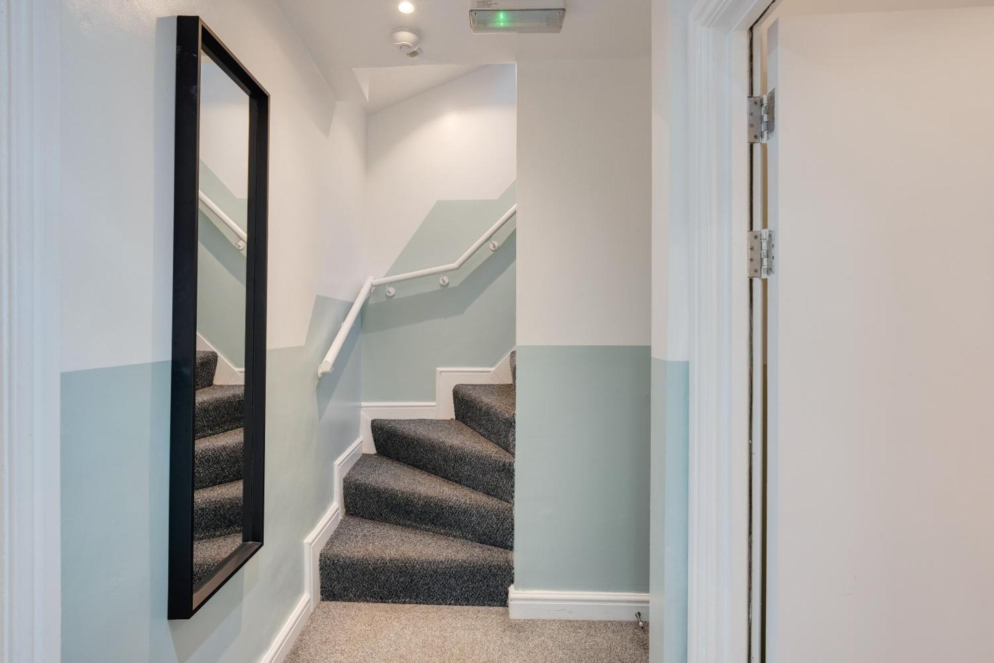 Duplex For Up To 13 Near Centre Apartment *