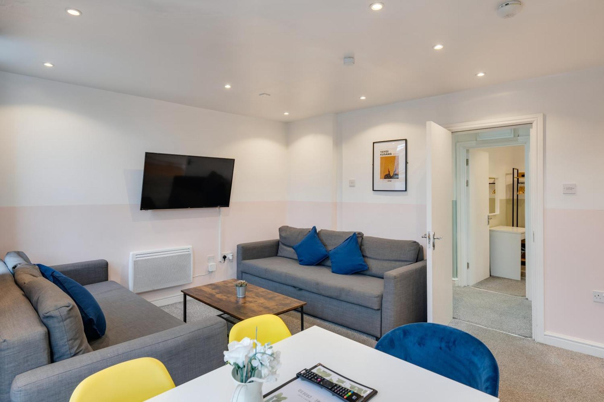 Duplex For Up To 13 Near Centre *