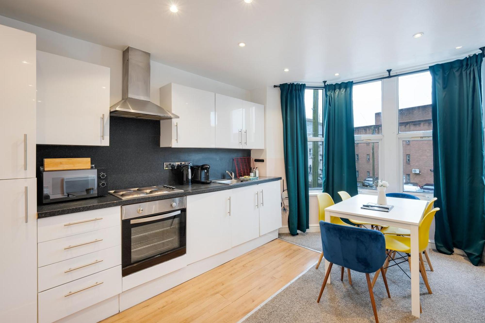 Duplex For Up To 13 Near Centre * Cardiff
