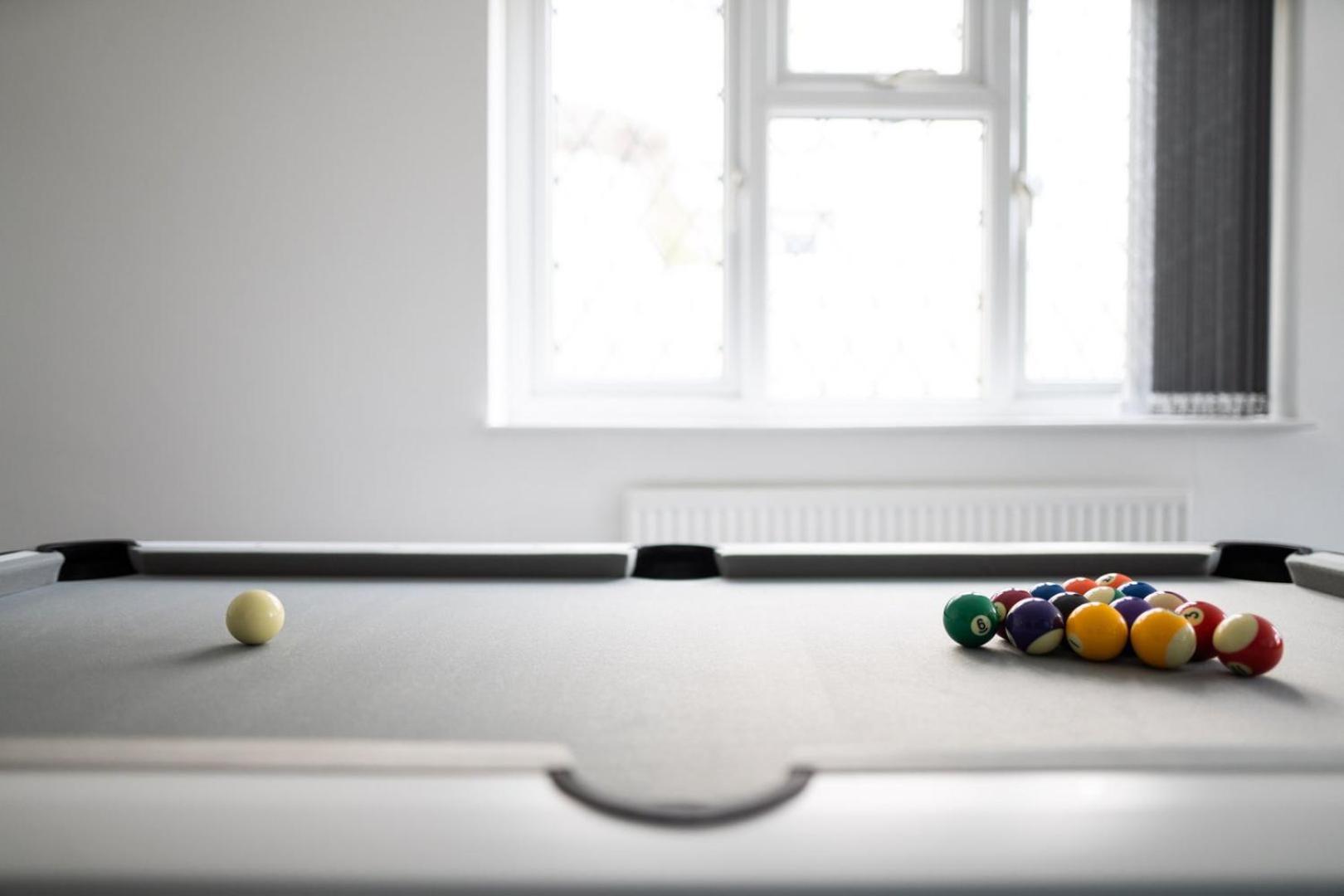 Spacious 4-bedroom | Pool Table Guest house