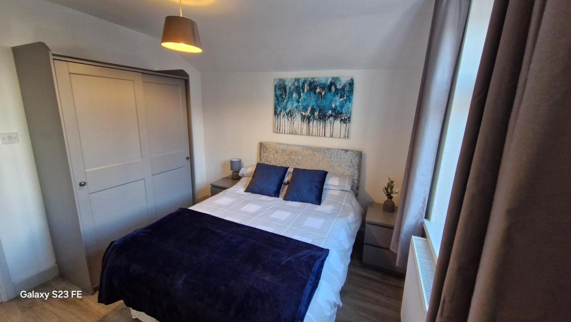 Large Three Bedroom With Roof Terrace Near Centre Apartment Cardiff