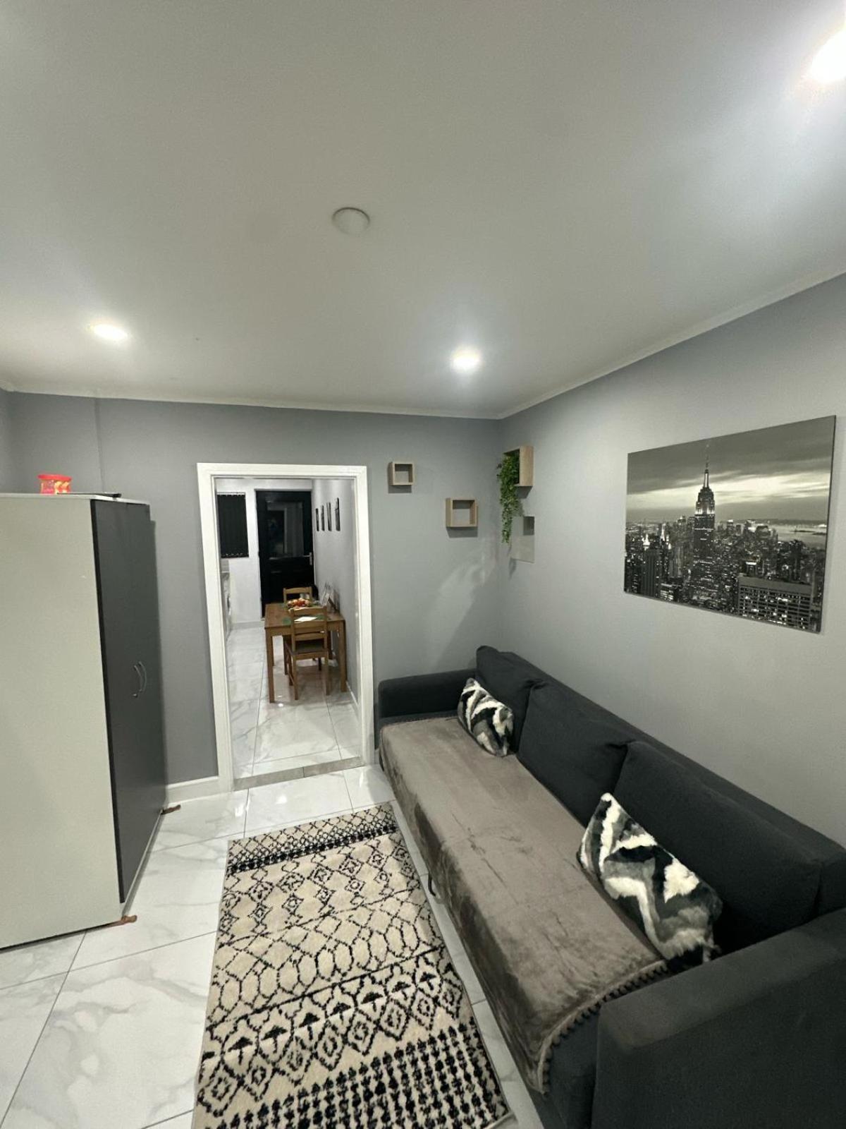 2 Bedroom Flat With Hot Tub *