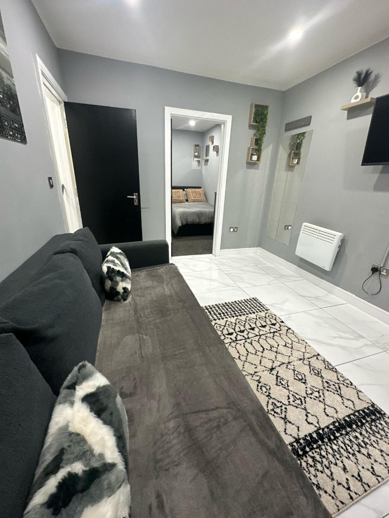 Apartment 2 Bedroom Flat With Hot Tub Cardiff
